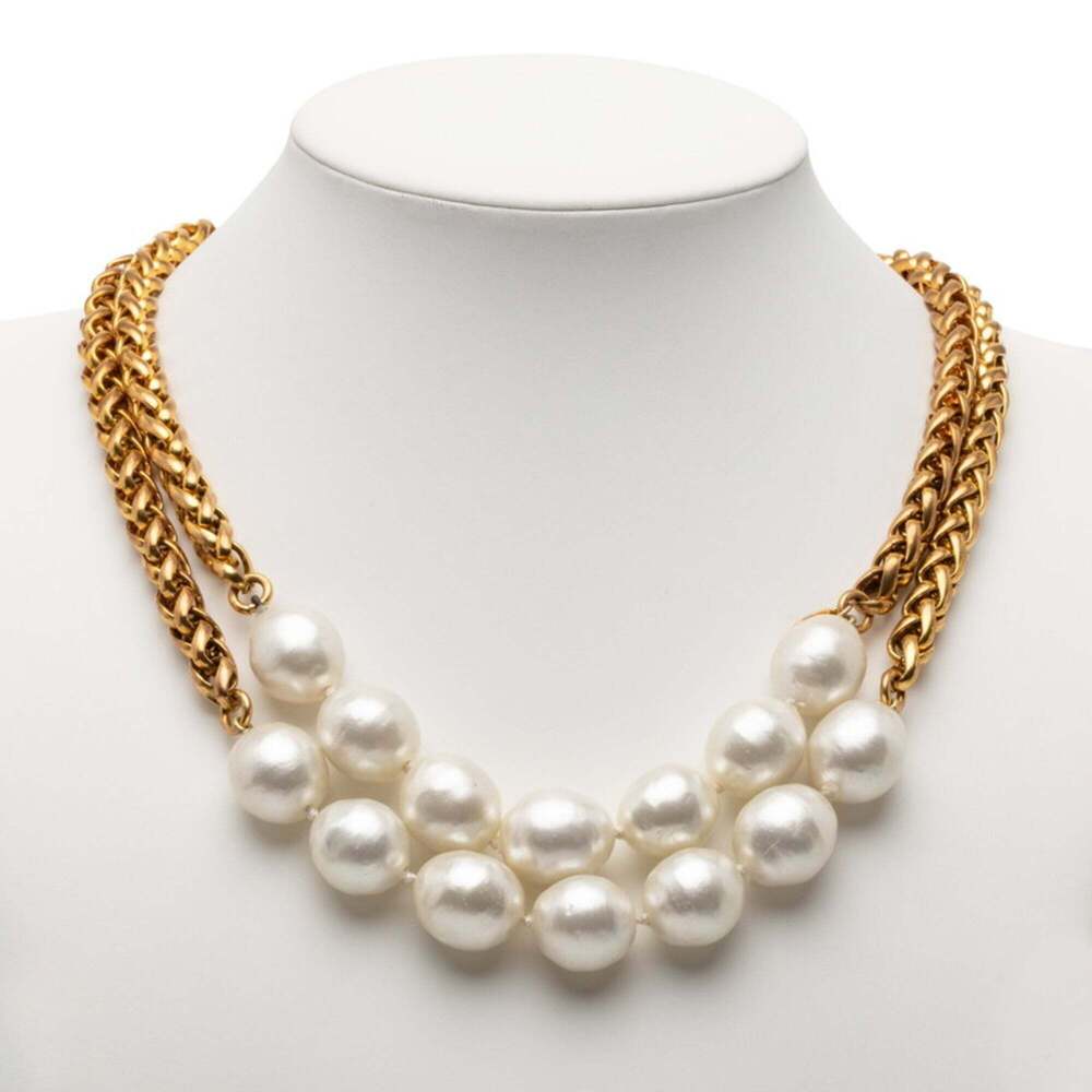 CHANEL Vintage White Pearl Necklace - Picture 5 of 5